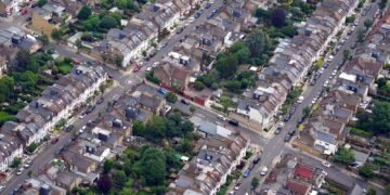 Minister Introduces Cap on Ground Rents to Protect Millions from Scams