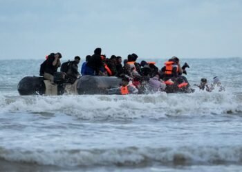 New Law Allows Authorities to Seize Phones from Small Boat Migrants