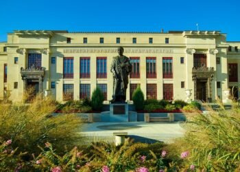 impact of christopher nolan’s filmmaking techniques