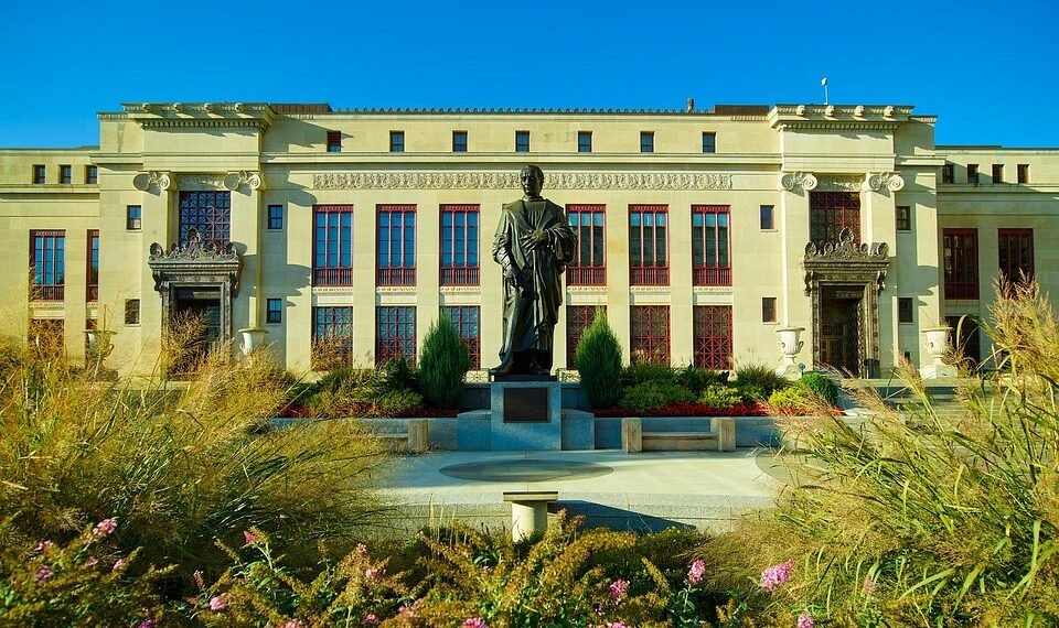 impact of christopher nolan’s filmmaking techniques