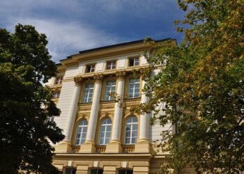 role of the prime minister in uk government