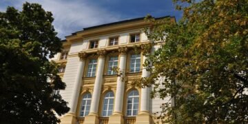 role of the prime minister in uk government