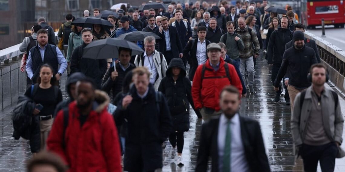 Private Sector Wage Growth Hits Five-Year Low, Reports Show