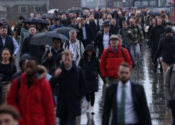 Private Sector Wage Growth Hits Five-Year Low, Reports Show