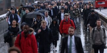 Private Sector Wage Growth Hits Five-Year Low, Reports Show