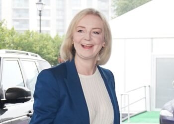 Robert Jenrick Urges Kemi Badenoch to Expel Liz Truss from Conservative Party