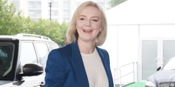 Robert Jenrick Urges Kemi Badenoch to Expel Liz Truss from Conservative Party