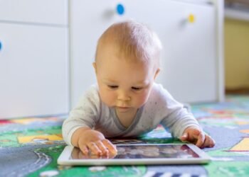 Screen Time Linked to Language Delays in Under-Fives, Say Ministers with New Guidance