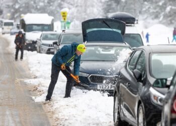 Storm Goretti Brings Snow Warnings Across Britain, Up to 30cm Expected