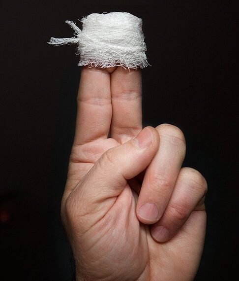 basics of first aid for common injuries