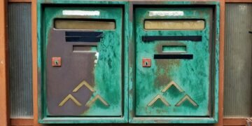 history of box office tracking and reporting