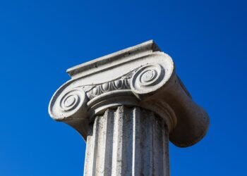 how chemical bonds form ionic vs covalent