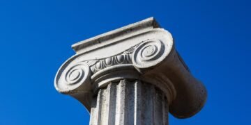 how chemical bonds form ionic vs covalent