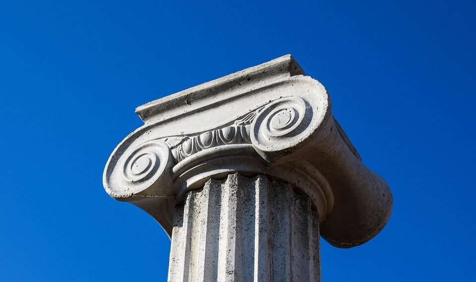 how chemical bonds form ionic vs covalent