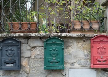 history of box office tracking and reporting