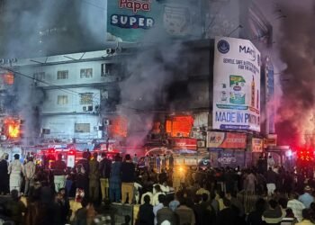 Tragic Fire at Pakistani Shopping Centre Claims Lives of Three Individuals