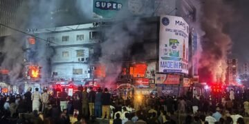 Tragic Fire at Pakistani Shopping Centre Claims Lives of Three Individuals