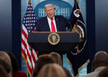 Trump Issues Stern Warning on Greenland Before Key European Talks