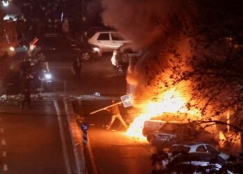 Trump Unveils New Tariff on Nations Trading With Iran as Protest Death Toll Rises