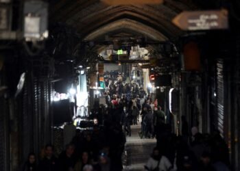 Trump Warns Iran of US Readiness Amid Pledge to Support Protesters