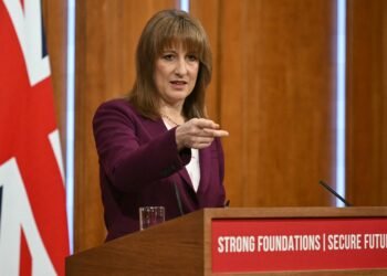 UK Economy Sees 0.3% Growth in November, Indicating Steady Recovery