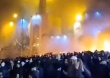 US Prepared to Assist Iranian Protesters, Trump Highlights Amid Rising Death Toll