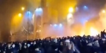US Prepared to Assist Iranian Protesters, Trump Highlights Amid Rising Death Toll