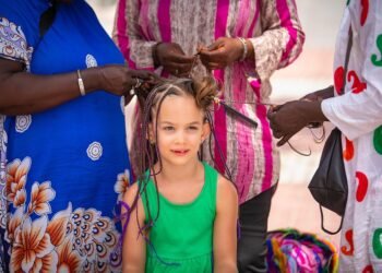 how color theory is used in fashion styling