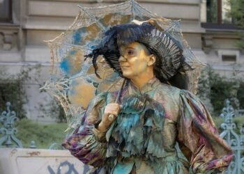 role of public administration in society