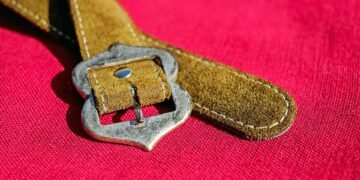 role of accessories like scarves and belts