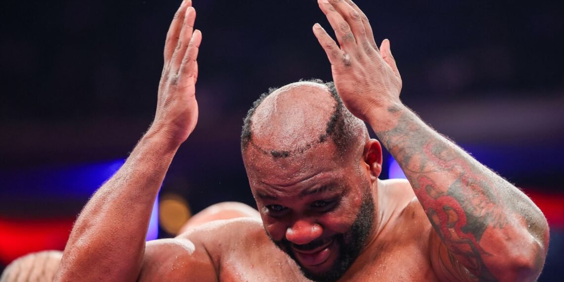 Boxer Attributes Hairpiece Loss in Ring to Mother's Shampoo