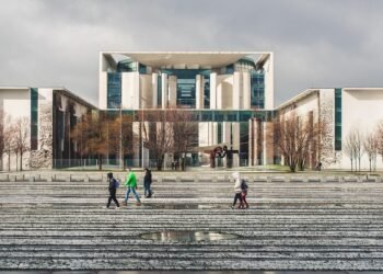 role of the opposition in uk politics