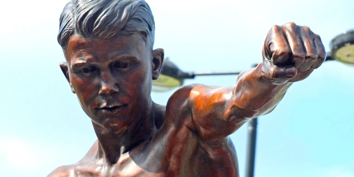 Masked Men Steal Boxer’s Statue from London Park Using Three-Wheel Bike