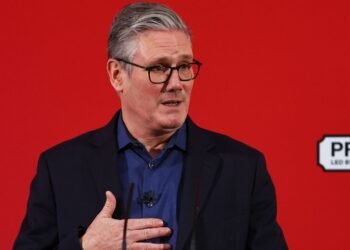 Starmer Admits Error Over Mandelson's Claims Amid No Confidence Vote Calls