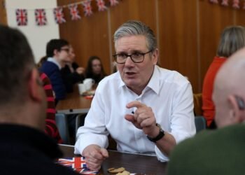 Starmer Affirms Commitment to Lead Labour in Upcoming Election Amid Leadership Challenges