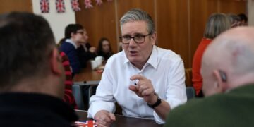 Starmer Affirms Commitment to Lead Labour in Upcoming Election Amid Leadership Challenges