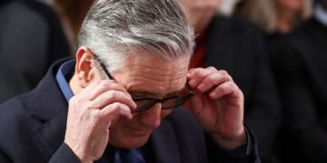 Starmer Criticised as ‘Weak’ Over Mandelson Controversy Amid Stability Concerns