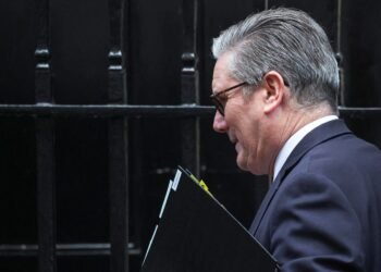 Starmer's Leadership Questions: Signs of Uncertainty in Political Vision