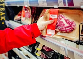 Top Chef Praises Supermarket's Steak Selection: A Guide to Choosing Quality Cuts